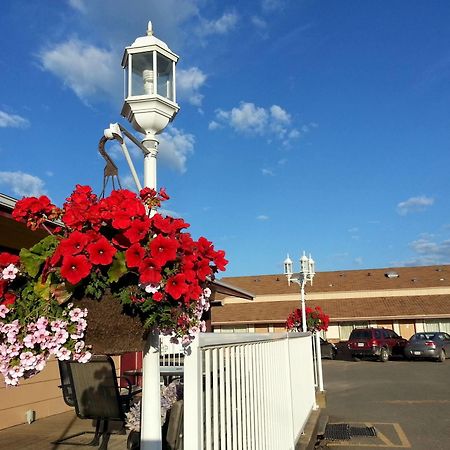 Traveller'S Inn Dawson Creek Exterior foto