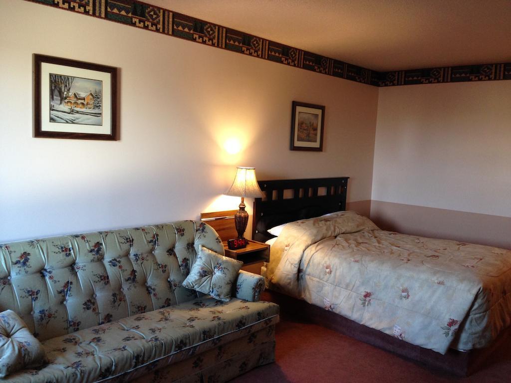 Traveller'S Inn Dawson Creek Exterior foto